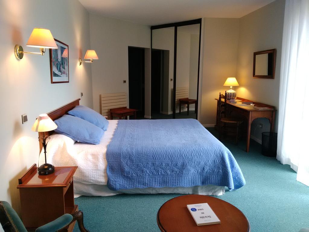 Auberge Des Pins - Teritoria Sabres Buitenkant foto