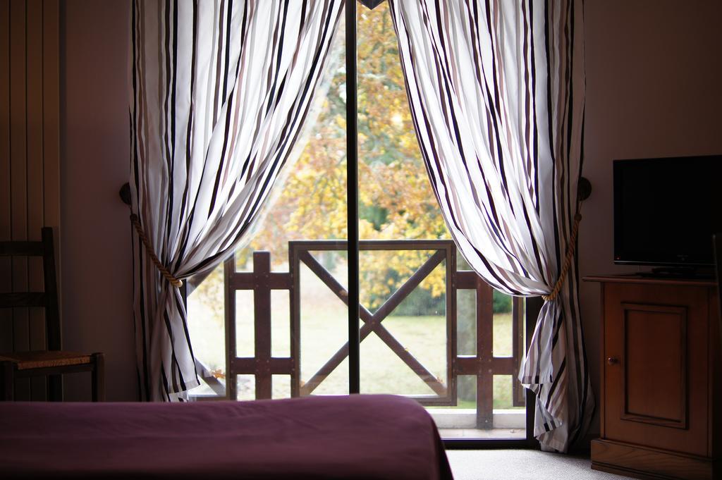 Auberge Des Pins - Teritoria Sabres Buitenkant foto
