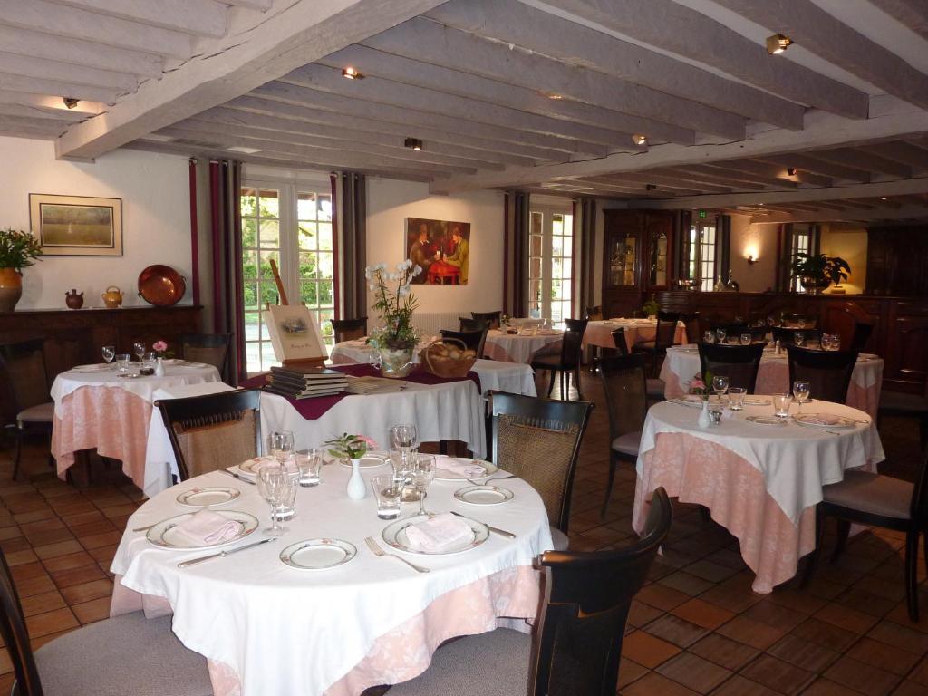 Auberge Des Pins - Teritoria Sabres Buitenkant foto