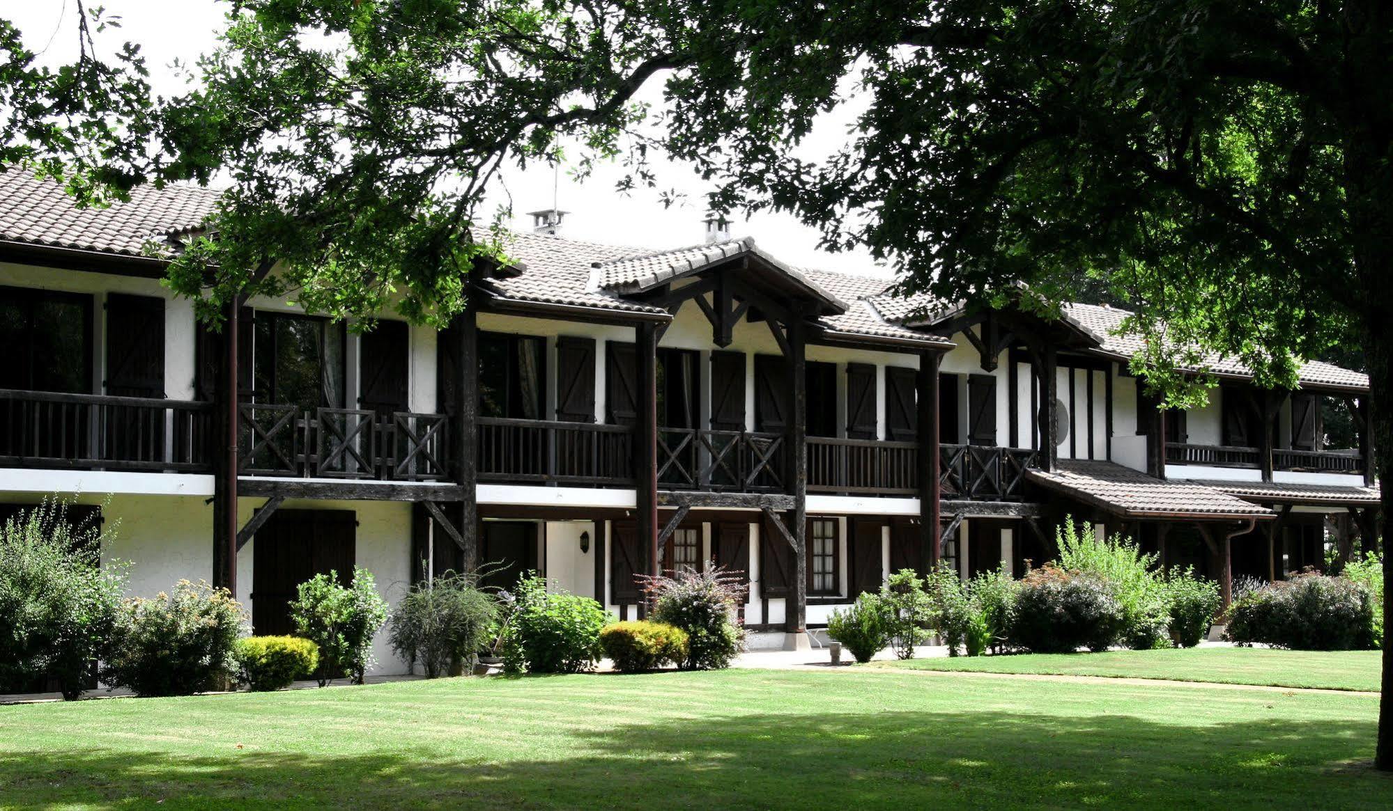 Auberge Des Pins - Teritoria Sabres Buitenkant foto