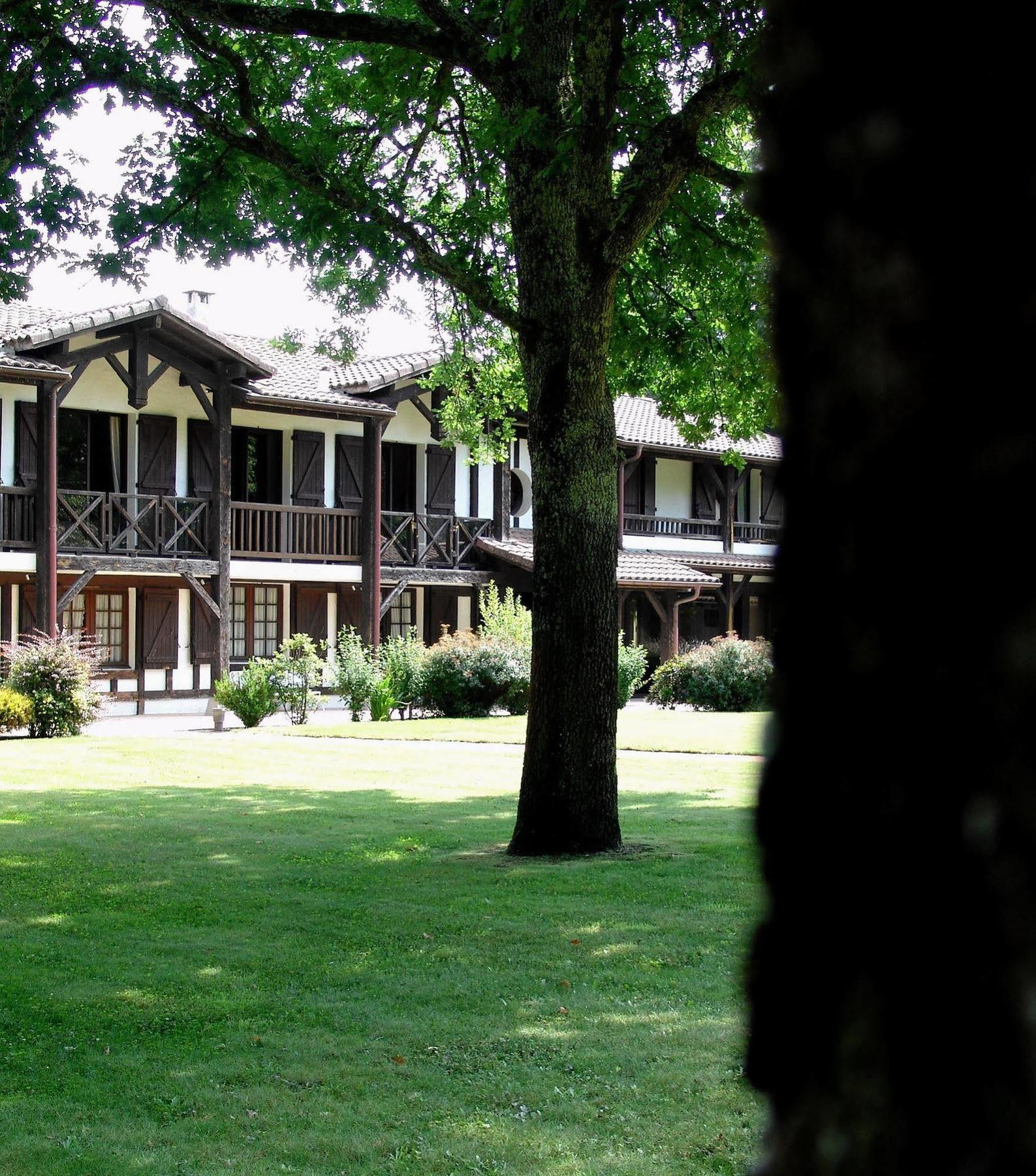 Auberge Des Pins - Teritoria Sabres Buitenkant foto