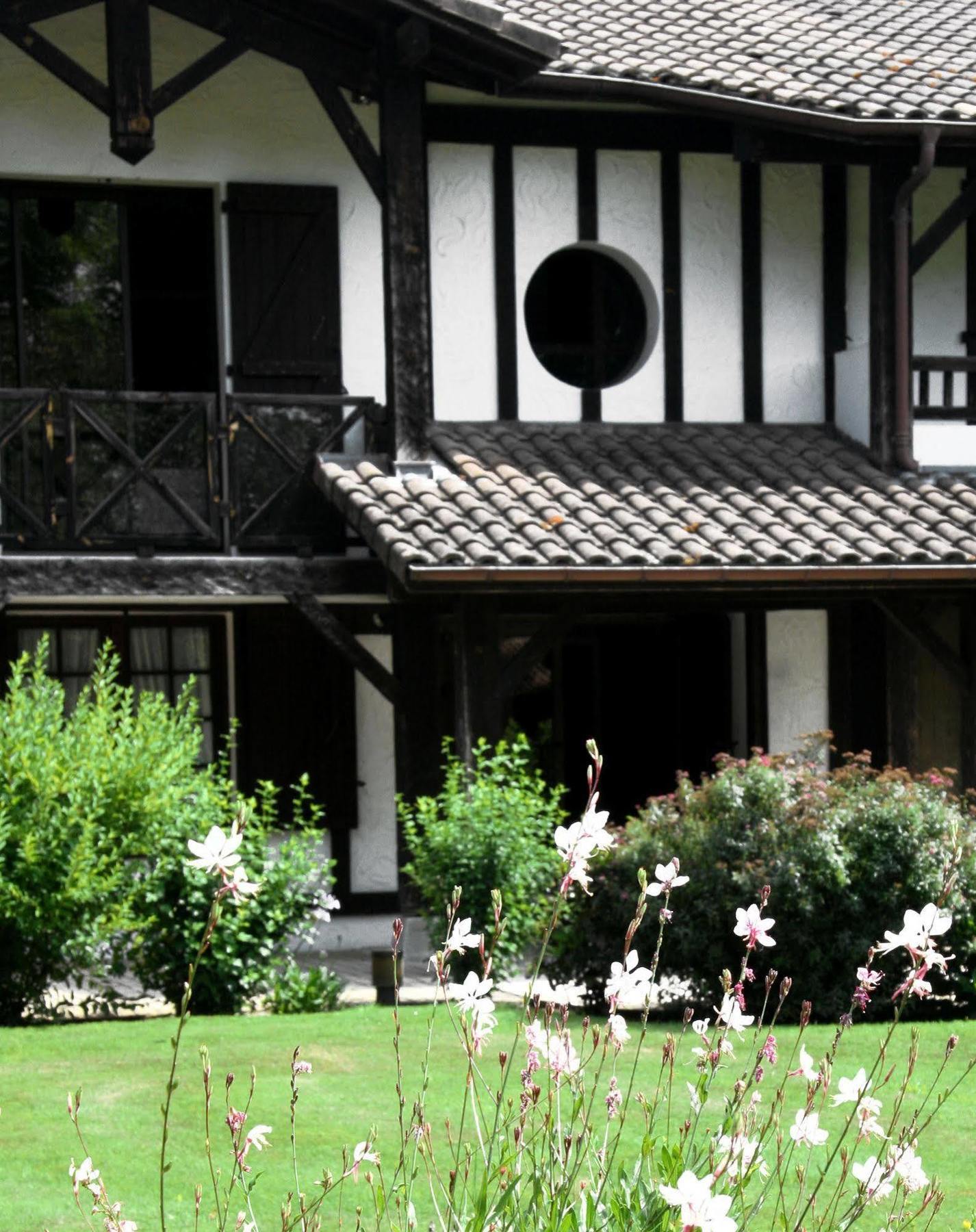 Auberge Des Pins - Teritoria Sabres Buitenkant foto