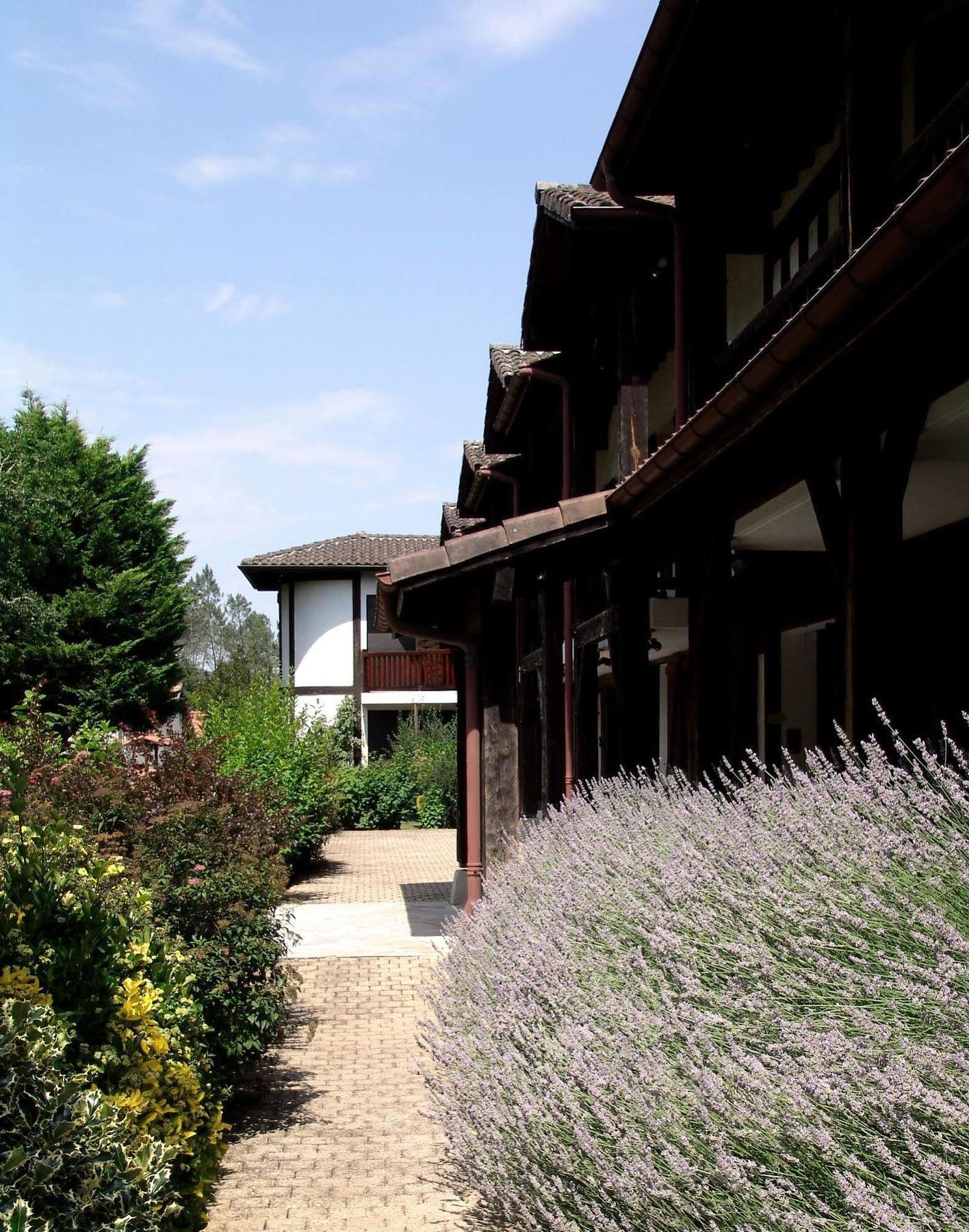 Auberge Des Pins - Teritoria Sabres Buitenkant foto